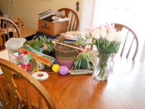 clearing-kitchen-table-of-clutter-before-after-21760576-300x225  