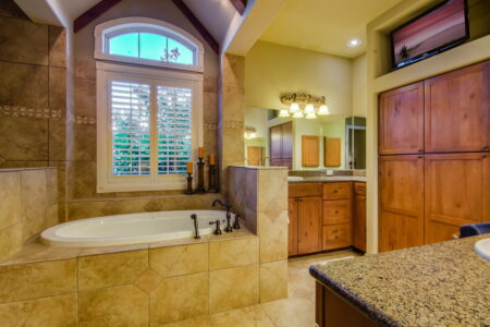 Photo of Master Bathroom – Clean Up the Clutter