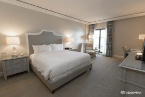 premier-king-bed-room-v10540125-300x200  
