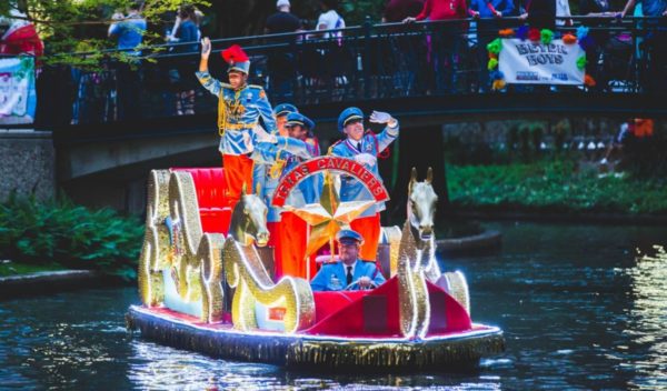 TheTexasCavaliersRiverParade-600x352  