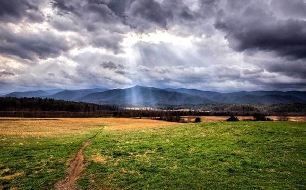 cades-cove-great-smoky-mountains-national-park_shutterstock_662606827-600x373  