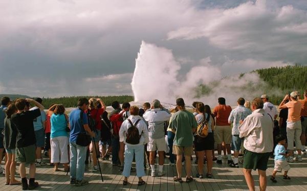 yellowstone-national-park_shutterstock_411155-600x373  