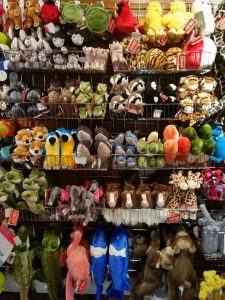 42639338e610d7ad4eb5c2068712933c-visual-merchandising-photo-credit-225x300  