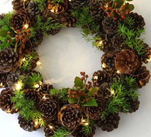 DIY-pinecone-wreath-apieceofrainbowblog-12-600x541-300x271  